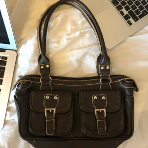 Väska - Jättefin brun väska, vet inte märket. 