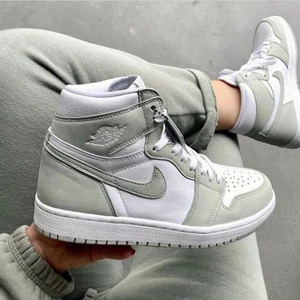 Jordan 1 Seafoem  - Jordan 1 High Seafoem 🍈  Tillgängliga storlekar⬇️  • 36-40   • Pris: 2599kr   • Skriv till oss i dm om din storlek saknas   • Vi nås genom dm för eventuella frågor eller funderingar!  @erisneakers på instagram 