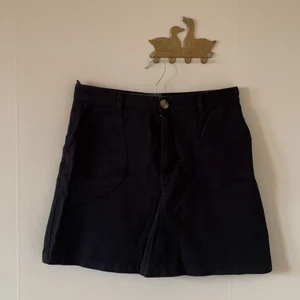 Monki kjol storlek 38 - Kjol från Monki 100% bomull med hög midja och lätt a-linjeformad 