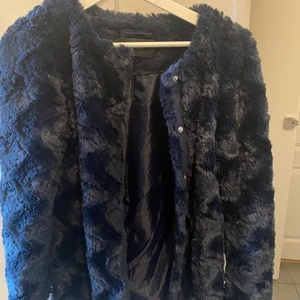 Fuskpäls jacka  - Fuskpäls jackan från Vero Moda storlek S, använd ex antal gånger 