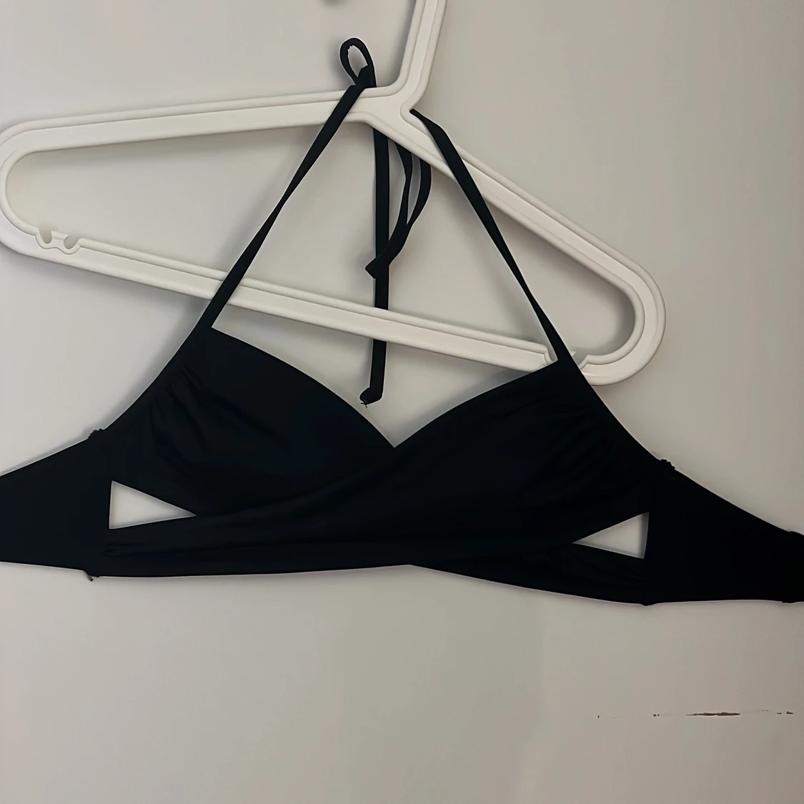 Svart bikiniöverdel