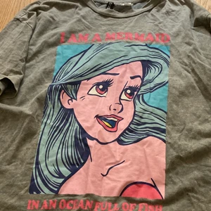 Oversize T-shirt med tryck  - Jättecool från hm, frakt tillkommer 🤍🤍