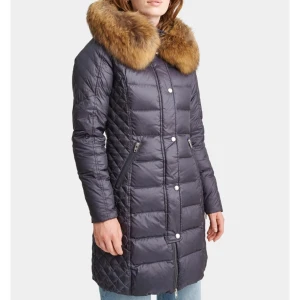 Rock & Blue medel långa modellen Beam - Storlek 46, L-XL. Den har hängt med några vintrar & har använt den i 2 vintrar medans den hängt i garderoben resten av tiden. Den är för liten för mig & efter 4 år kan man säga att jag bytt klädstil. Den är superfin i skick & inga skador förutom att jag sytt på luvan för att den tenderade att åka av. Vill du köpa med luva så är den good2go men annars kan jag ta bort den vid begäran. Som sagt jättefint skick och inte sliten alls. Rock & Blue ska ju hålla länge. Varm & skön. köpt 2017 för 3299kr. 