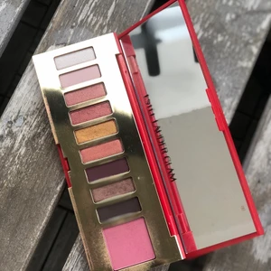 Estee Lauder Ögonskugg palett  - Estee Lauder, ögonskuggor sparsamt använda. Bilderna är från den faktiska paletten. Finns att hämta på Östermalm i Stockholm 