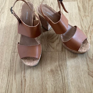 Sandal - Synthetic leather. Size 38. Heel 10cm.  As it is seen on the photos, it is a bit damaged. 