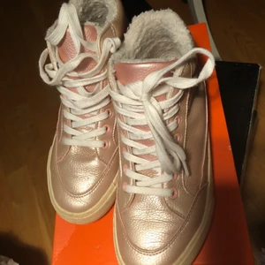 Skor - Inge skada,nästa ny