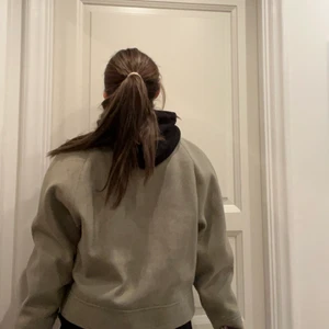 NAKD jacka  - Superfin vår / höst jacka från NAKD i snygg grön färg. Ny inköpt för ca 500 kr, säljer pga att den inte fått lika mycket kärlek som den är värd❤️