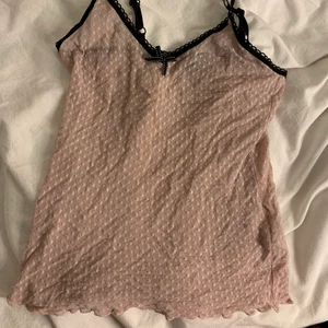 Så fint meshlinne/topp  - Superfint och trendigt linne från soaked i stolek XS i ett stechigt meshmaterial. Köp direkt för 150 inklusive frakt