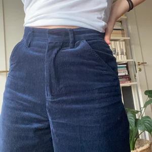 Manchesterbyxor ARKET - Manchesterbyxor från ARKET stl XS, nyskick! (Vet ej varför bilden hamnade på snedden…), +60kr frakt