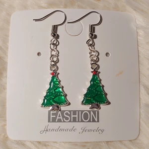 Julgran örhängen - Julgran örhängen och choker säljs separat 