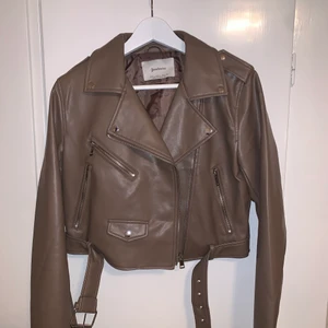 Skinnjacka  - Storlek S använt fåtal gånger, skriv vid intresse!