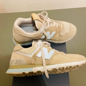 New Balance - Säljer mina favorita skor på grund att de inte används längre. New Balance 574, Dam, storlek 37.5, färg: brun/blå. År 2018