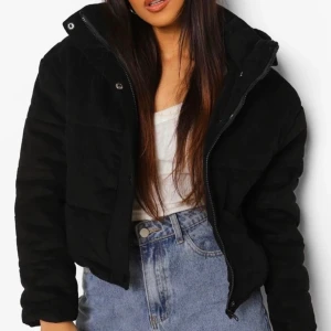 Puffer jakke - Jakken er helt ny, prislapp er fortsatt på. Sending av jakke koster 50-150kr