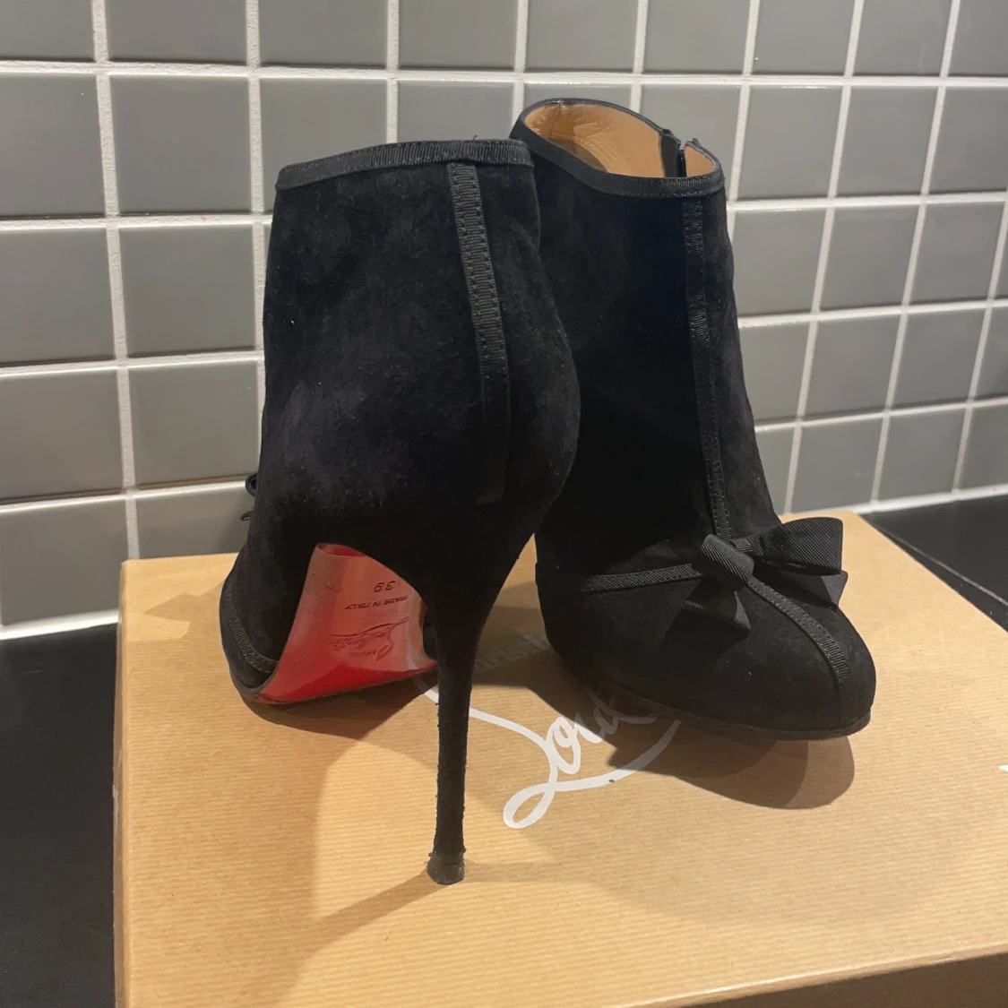  Christian Louboutin  - 91