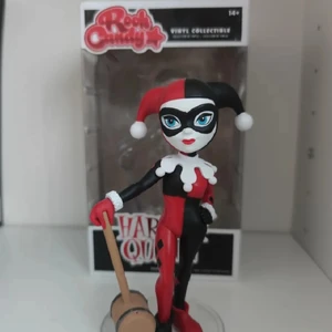 Harley Quinn  - Harley Quinn figure ÄKTA, har endast stått som prydnad, köparen står för frakten 66kr spårbart (skickar med skyddbubblor) ❤❤