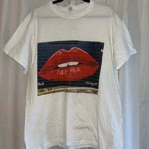 T-shirt från The Cool Elephant - T-stirt med tryck från The Cool Elephant i storlek L🌟