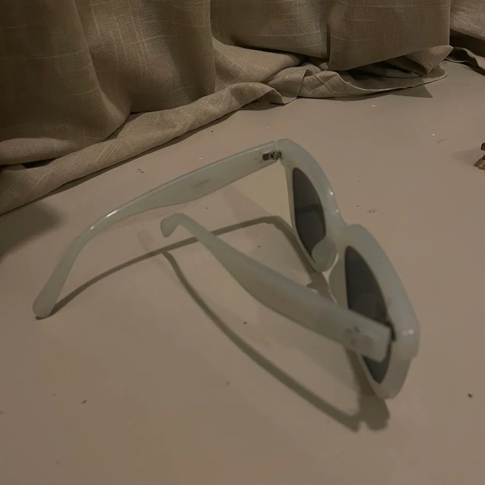 Oversized solglasögon från bikbok i en isblå färg! Celine liknande och perfekt storlek! . Accessoarer.