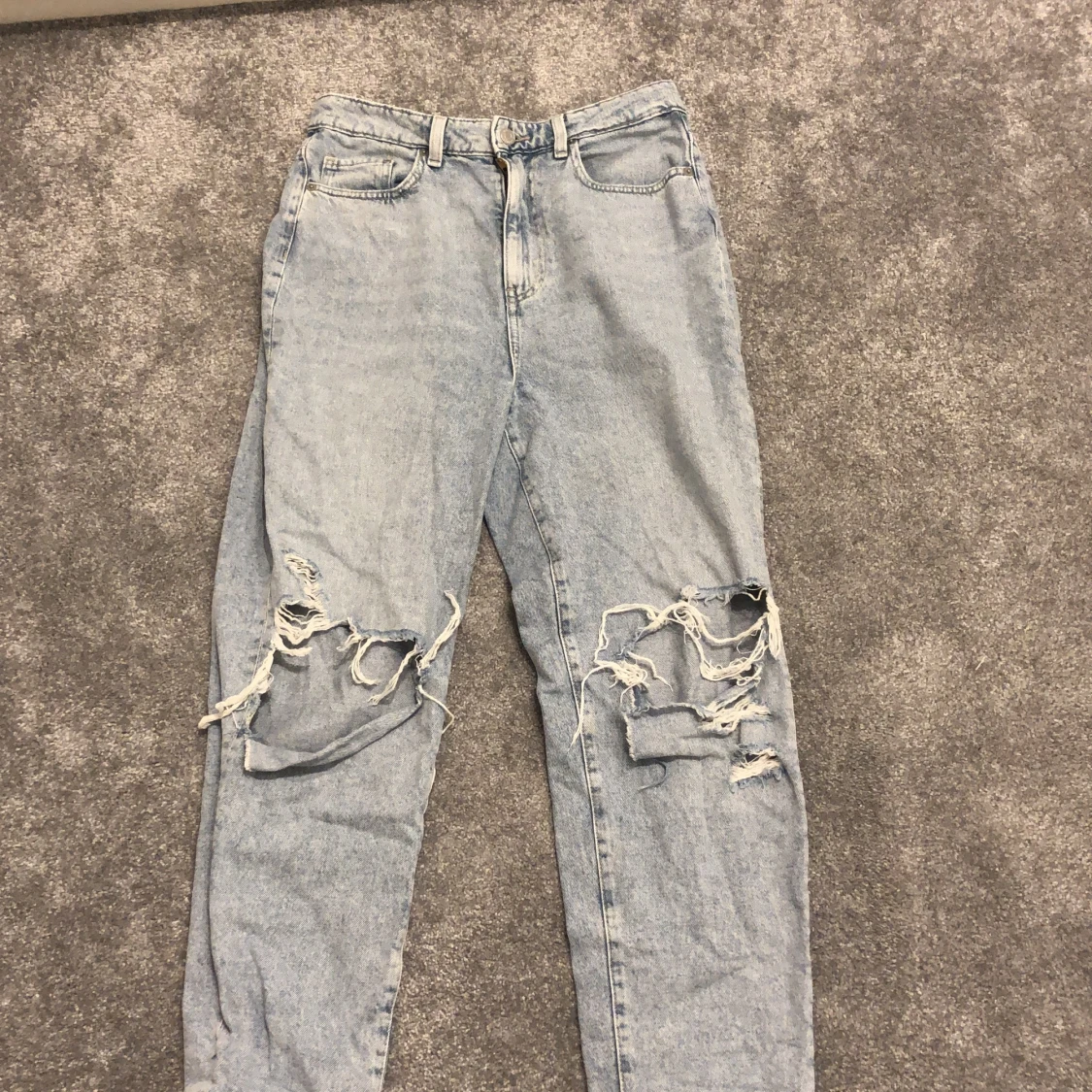 Hej jag säljer två par byxor  - 90