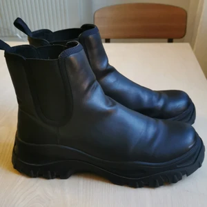 Chunky boots  - Säljer dessa fina boots från Monki då de tyvärr är lite förstora. Storlek 40, sparsamt använda. Köpare står för frakt. 