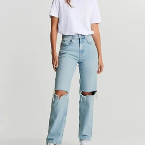 90s Highwaist Jeans  - I storlek 32. Helt oanvända, säljs för de tyvärr va för små i storleken för mig! Superfina verkligen