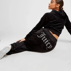 Juicy byxor - Säljer dessa svarta juicy mjukis, har även i rosa💓 (LÅNAD BILD)