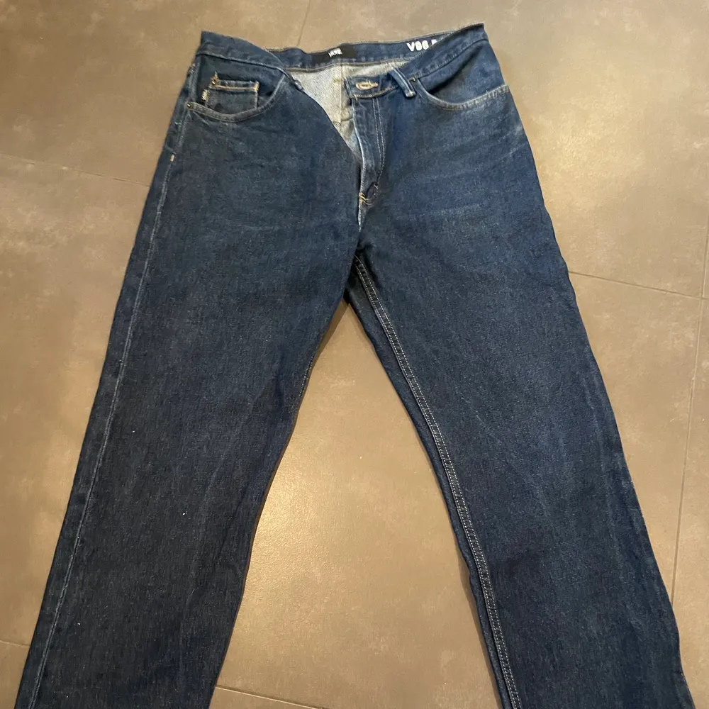 Tja, säljer nu mina gamla vans jeans. Använda endast några gånger, dom är avklippta då dom var alldeles för långa, storlek 32 x 32.⚡️⚡️. Jeans & Byxor.