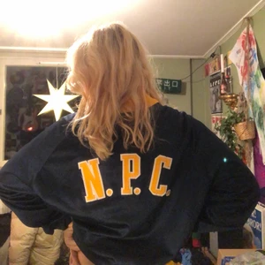 Zip tröja - Snygg tränings zip-up. Köpt på beyond retro för ganska länge sen. Den e i bra skick och så💕