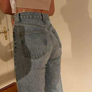 Jeans från zara, storlek 34. Säljer för 200+frakt men nypris är 400!