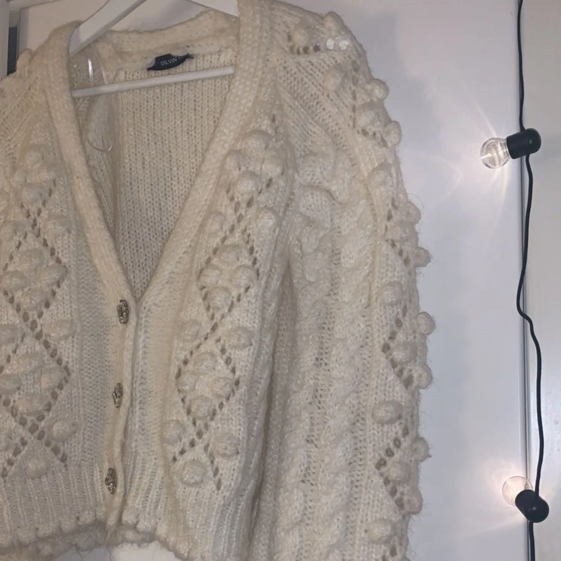 Stickad kofta från Chiquelle 