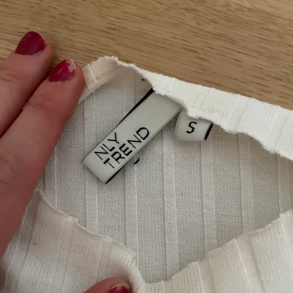 Jättefin ribbad tröja ifrån nelly.com, används tyvärr för lite . Tröjor & Koftor.