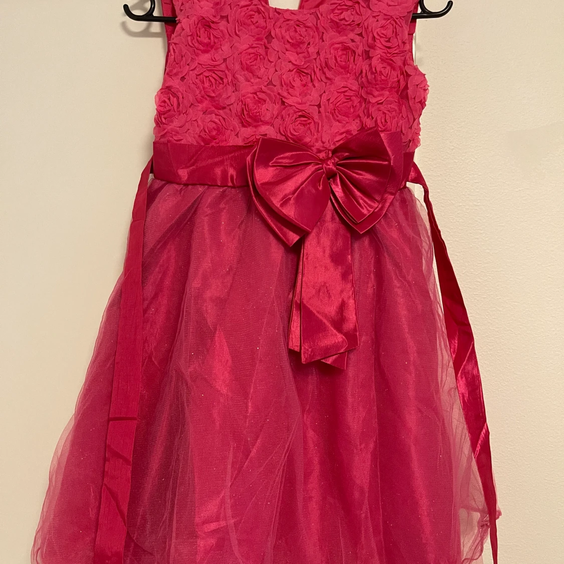 Mörk rosa klänning 