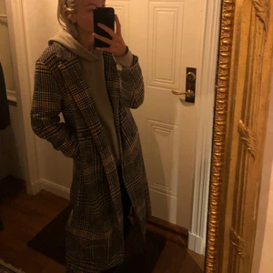 Lång kappa - Lång, supersnygg och superbekväm lång kappa. Storlek S. I mycket bra skick.