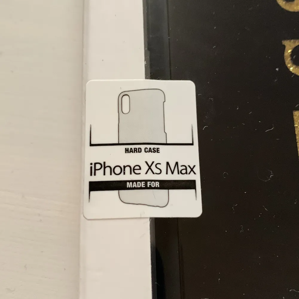 as ballt iphoneskal från guess för iphone XS MAX tyvärr fel storlek för min mobil :( oöppnat och äkta 💫 frakt-sätt kan ändras om köpare skulle önska det!! . Övrigt.