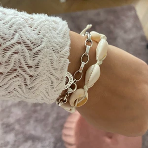 Snäckarmband - Ett snäckarmband som jag köpte i Italien förra sommaren som är så fint💝