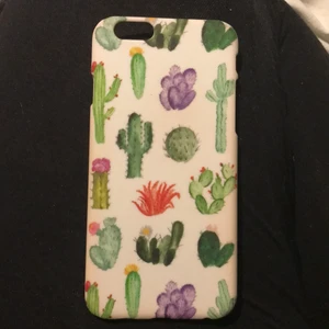 Mobilskal iPhone 6 - Skal till iPhone 6. Säljer pga att jag har köpt ny mobil. Har inte använt så mycket så i bra skick. Pris 10kr + 24kr frakt <3