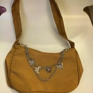 Axelväska  - Aldrig använda. 