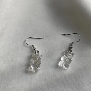 Björn örhängen  - Sjukt snygga Björn örhängen, helt oandvända. 15kr + frakt 12💓