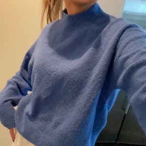 Tröja - Blå jättemysig tröja från Other Stories💙 hör av dig vid intresse!