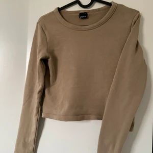 Långärmad Tröja Storlek: S  - En simpel långärmad tröja från Gina Tricot i storleken S.