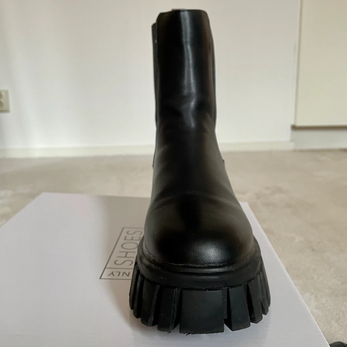 Nästan oanvända Chelsea Boots från NELLY - 91