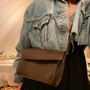 Croddbody väska - Brun väska från veromoda i ormskinnsmönster