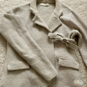 Odd molly kofta  - Fin odd molly kofta i grå/beige färg. Storlek 2. Fint skick 🥰 