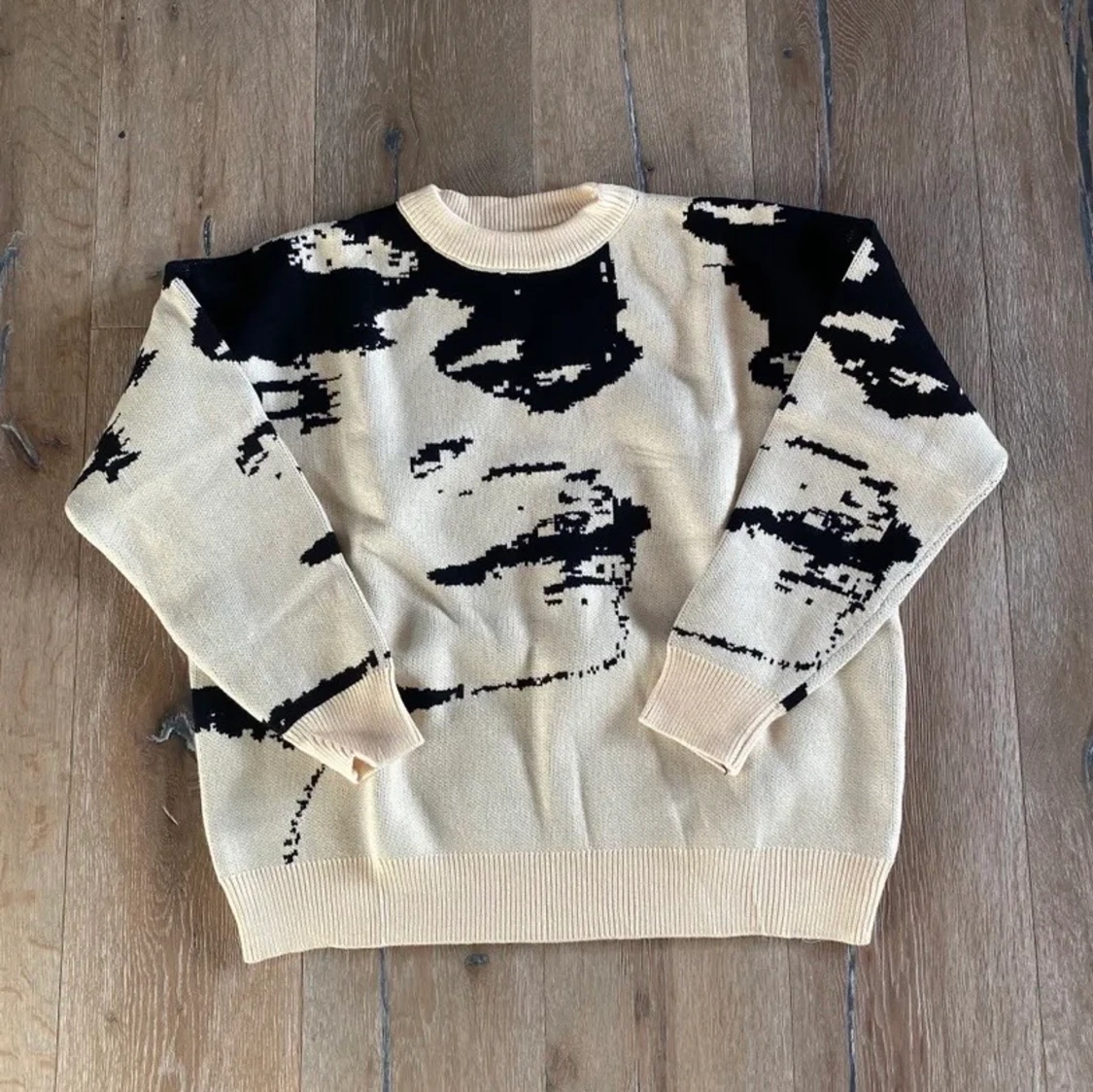 Stickad tröja.  - 90