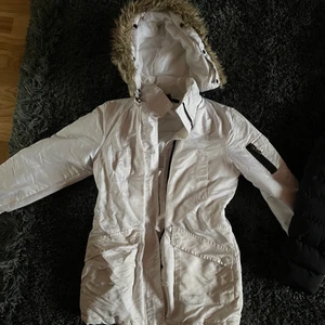 Blandade kläder och vinterjacka - Vinterjacka, blandade kläder, allt i fint skick :)