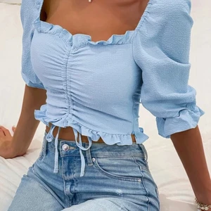 Ljusblå blus - Jättegullig blus, önskade verkligen jag kunde ha den men passade tyvärr inte. 