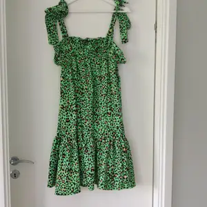 Cute and colourful summer dress from H&M. 120 Sek plus delivery.