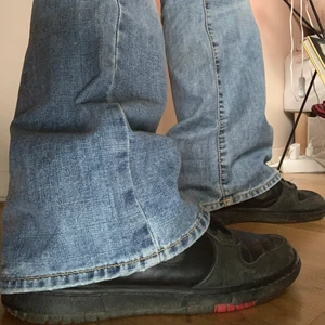 Svarta skinnnikes💋💋 - Jag har vanligtvis storlek 38 och dem passar väldigt skönt❤️ Fråga gärna om fler bilder!