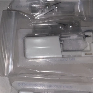 Piercing pryl - Säljer dom för 30kr st inkl frakt. Engångs användning. Det gjorde inte alls ont för miig och har inte haft något problem. Enkelt och bra.