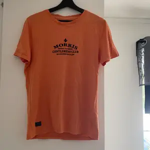 Superfin orange Morris T-shirt!