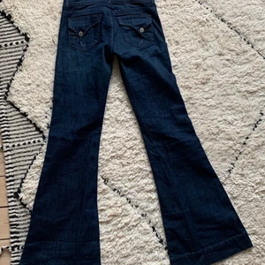 Lågmidjade jeans - Lägger ut annonsen igen eftersom de blev strul och tillslut inte såldes, jätte fina Lågmidjade jeans från Gina långt tillbaka. Köp direkt för 240